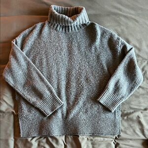 {EASY CLOTHES} thick turtle neck green side slits sweater One size